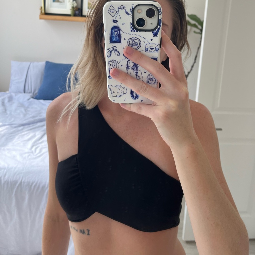 black cross one should crop top